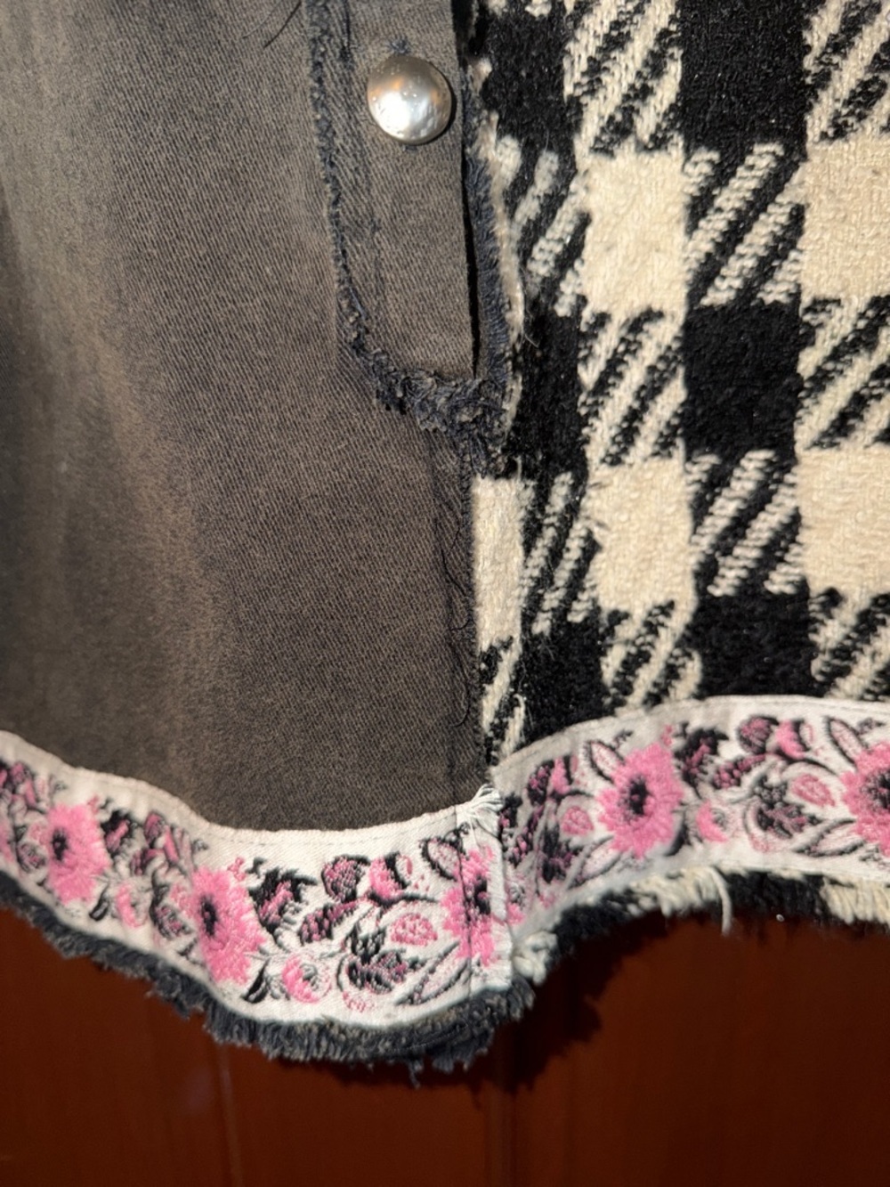 NWOT! POL Black & Cream Plaid Mixed-Media Utility Jacket with Pink Floral Trim. - Picture 3 of 6